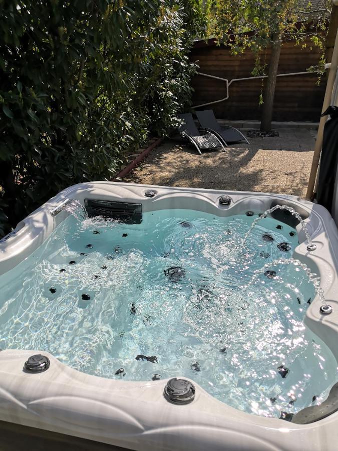 O Rethel Jacuzzi, Gite Ardennes Exterior foto